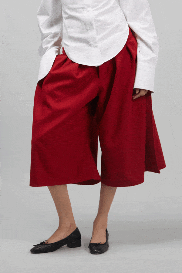 PLEATED BERMUDAS CRIMSON RED