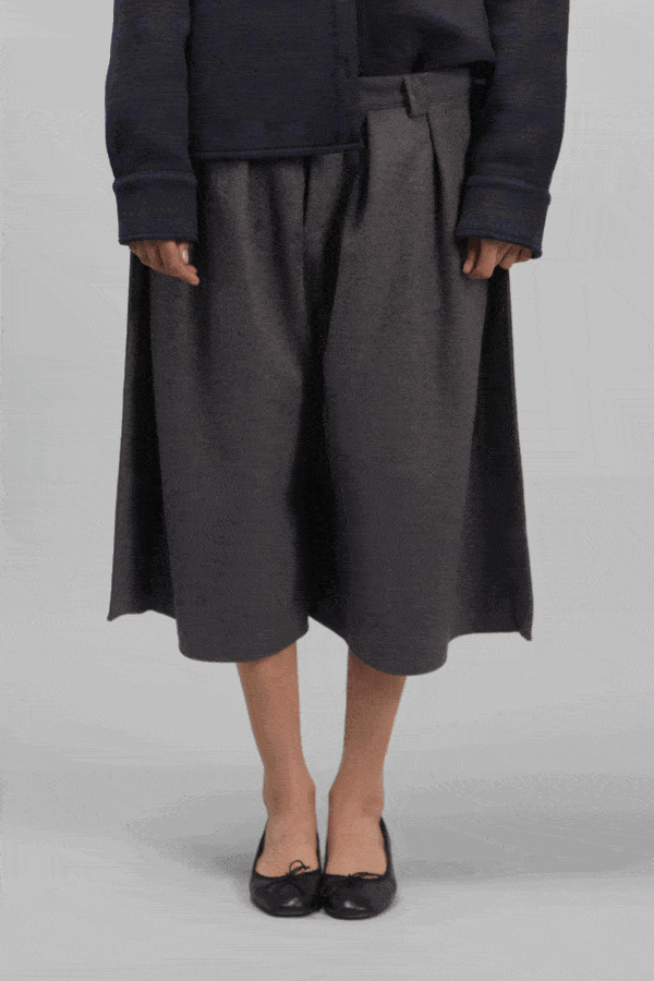 PLEATED BERMUDAS GREY