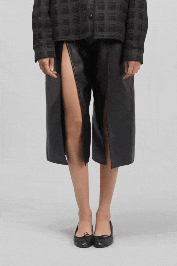 SLIT SHORTS LEATHER BLACK